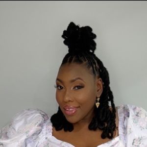 Meet your Posher, Dominique